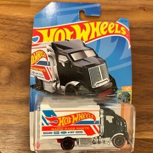 Hot Wheels - 2023 Hw Haulers 5/5 Hiway Hauler 2 130/250